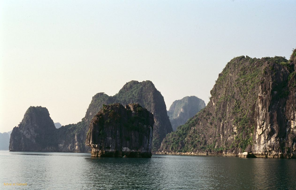 Vietnam 1994-029 baie d'Halong 
