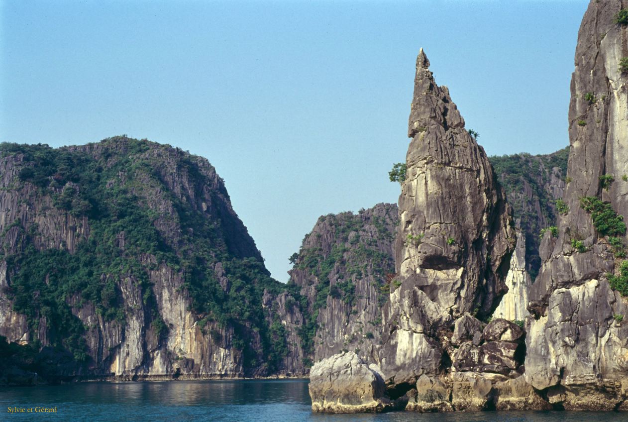 Vietnam 1994-036 baie d'Halong 